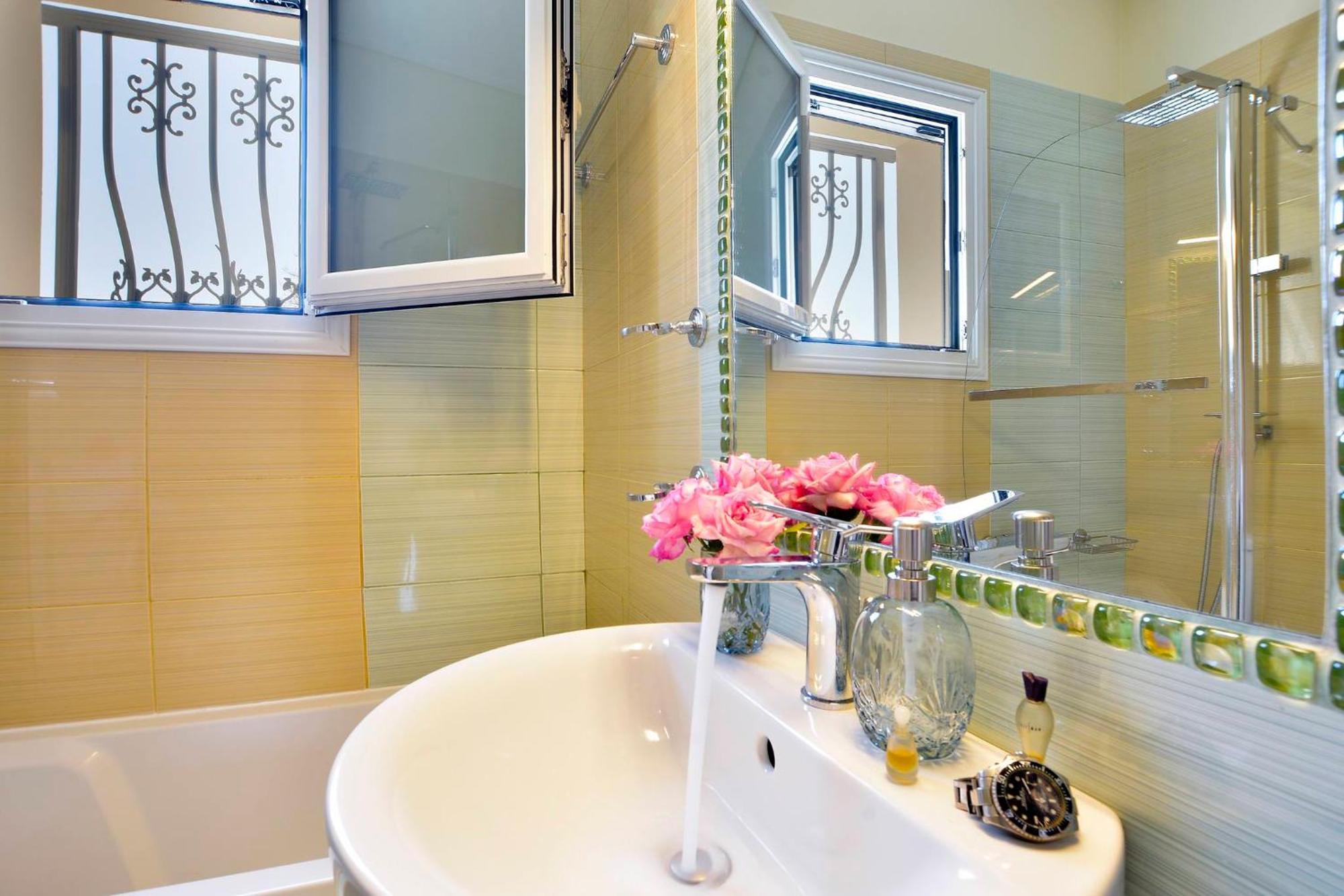 Sunflower Modern By Corfuescapes Apartment *